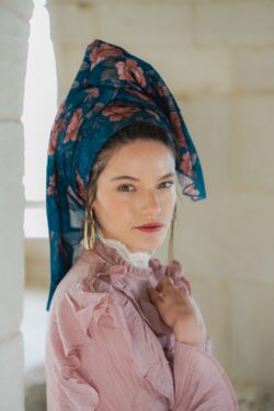 Turquoise Garden | רקמה צעיף